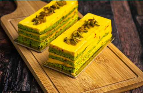 Pistachio Saffron Slice