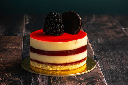 Vanilla Berries Cake